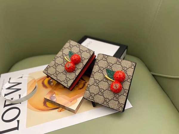 グッチ財布コピー側面デザイン